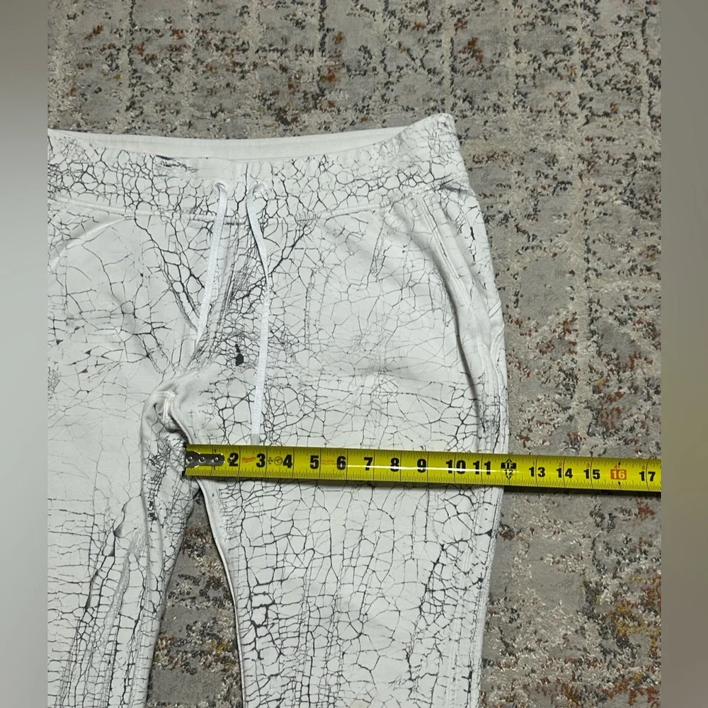 LULULEMON thick jogger pants size 14 white marbled